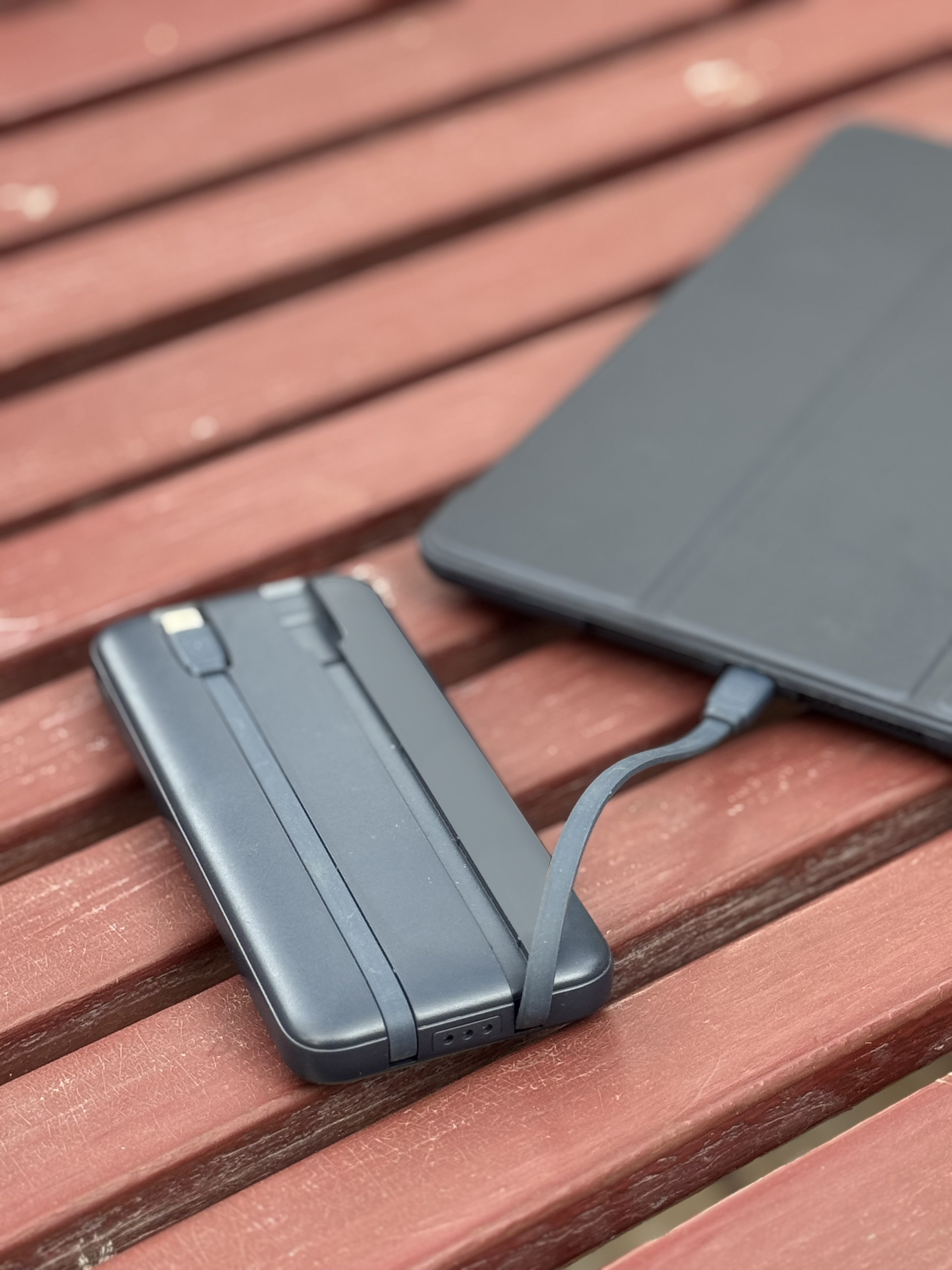 MAVERICK - Powerbank with Cable